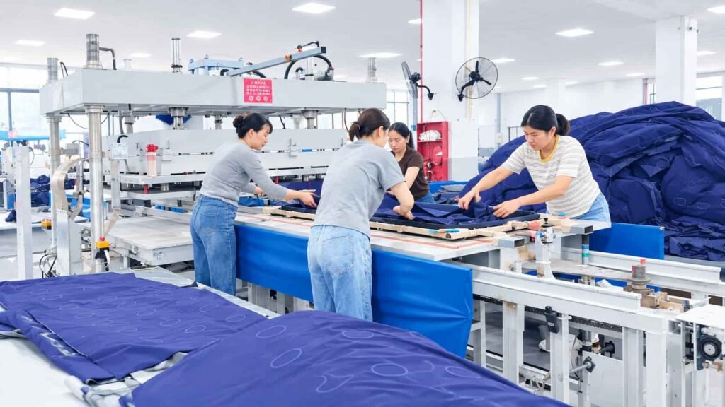 High-frequency welding of the air mattress body at the COMCO production floor