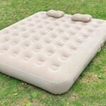 Single-high air mattress with a built-in pump, Queen reference size