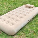 Single-high air mattress with a built-in pump, Twin reference size